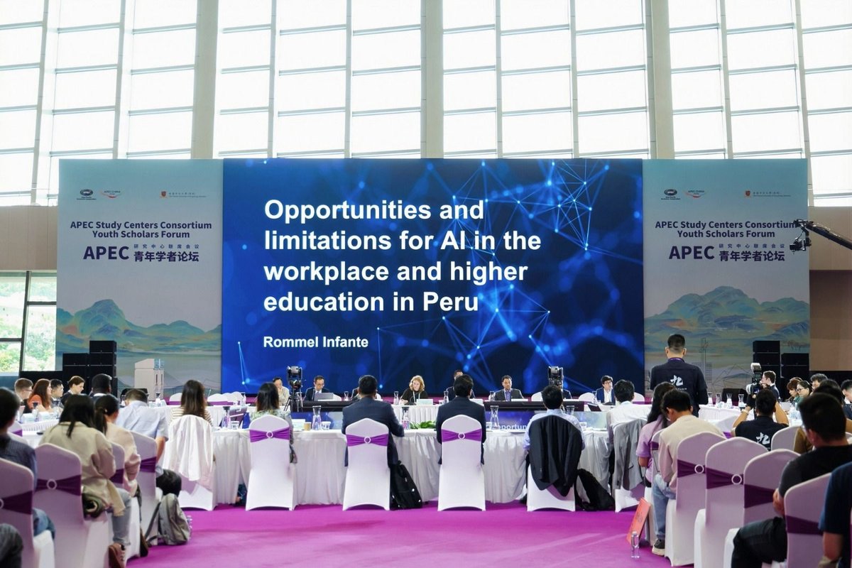 Rommel Infante Asto presenting at the APEC Study Centers Consortium Youth Scholars Forum, Shenzhen